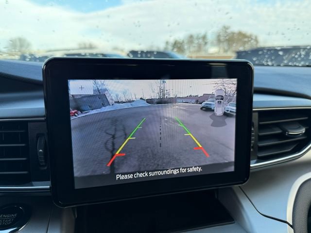 Used 2022 Ford Explorer XLT w/ Equipment Group 202A image 9