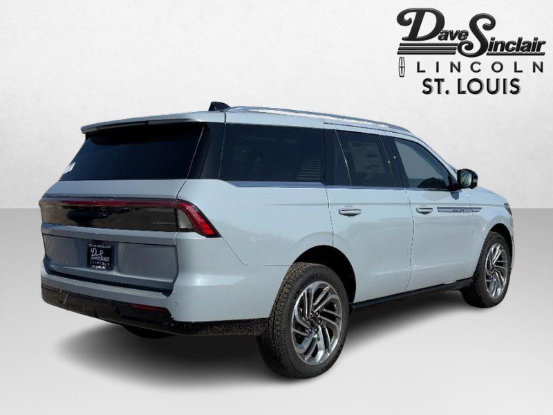 New 2026 Lincoln Navigator Reserve image 5