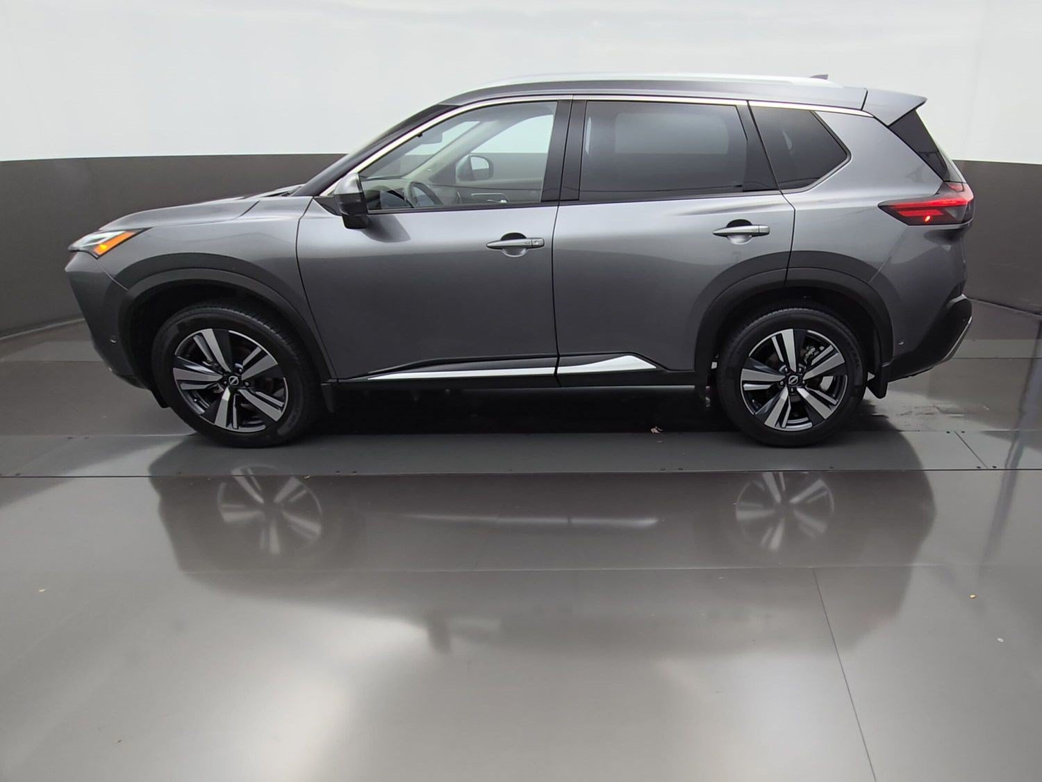 Used 2023 Nissan Rogue Platinum w/ Platinum Premium Package FWD image 5