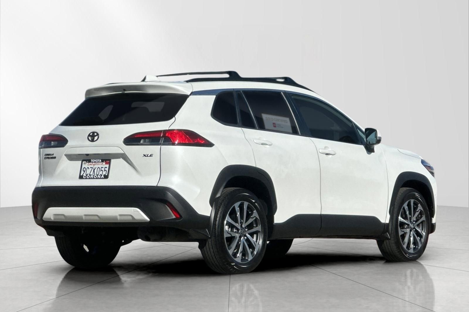 Used 2022 Toyota Corolla Cross XLE image 4