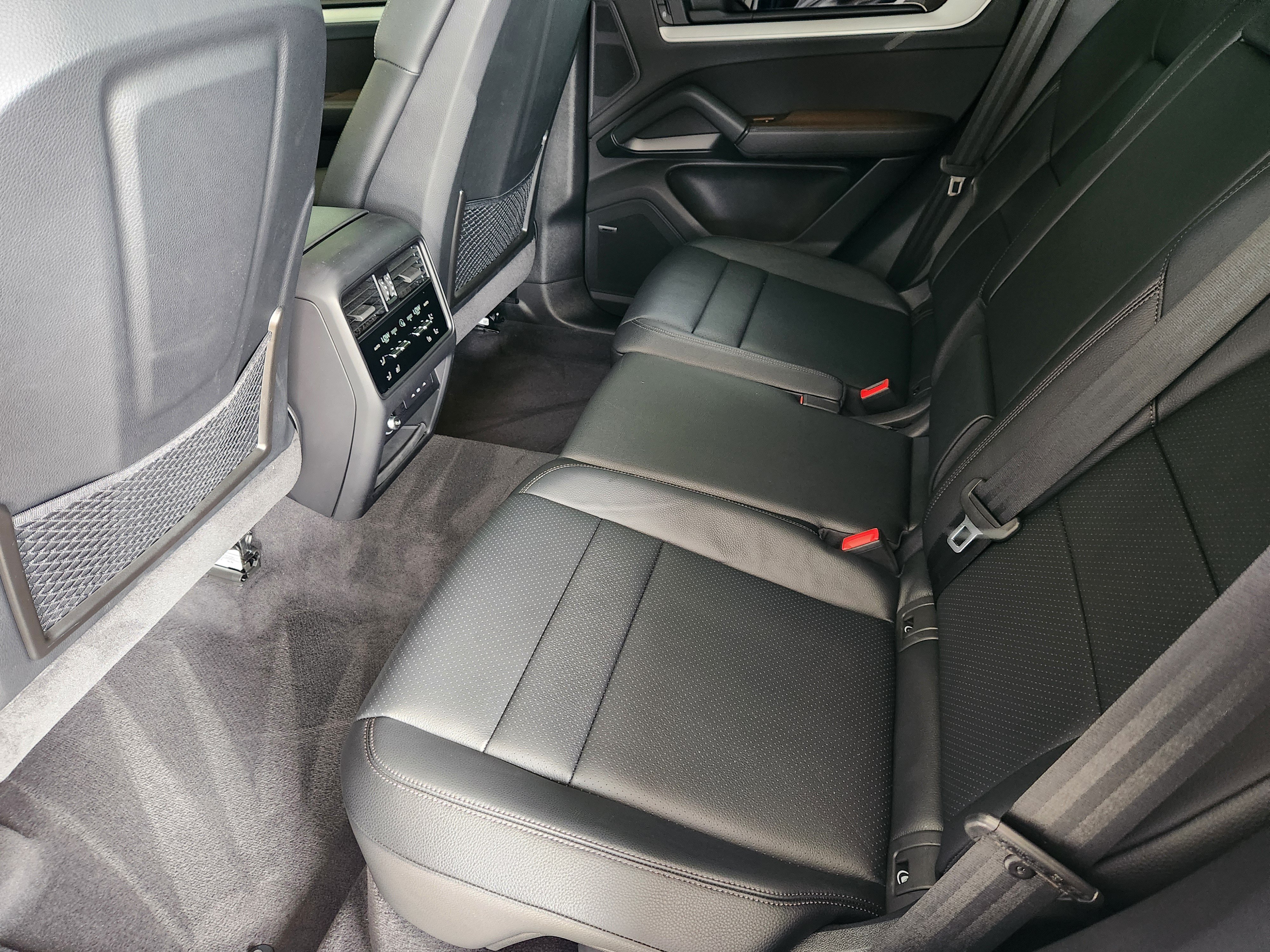 Certified 2025 Porsche Cayenne S AWD/4WD image 32