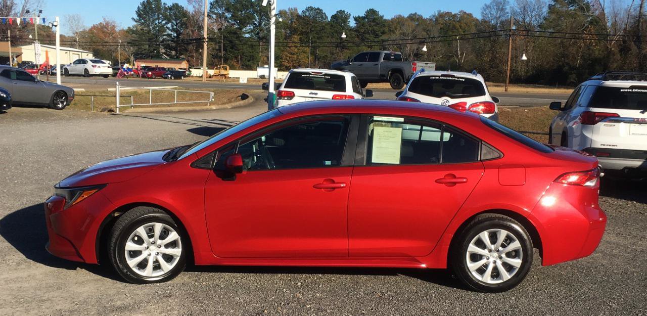 Used 2020 Toyota Corolla LE FWD image 2
