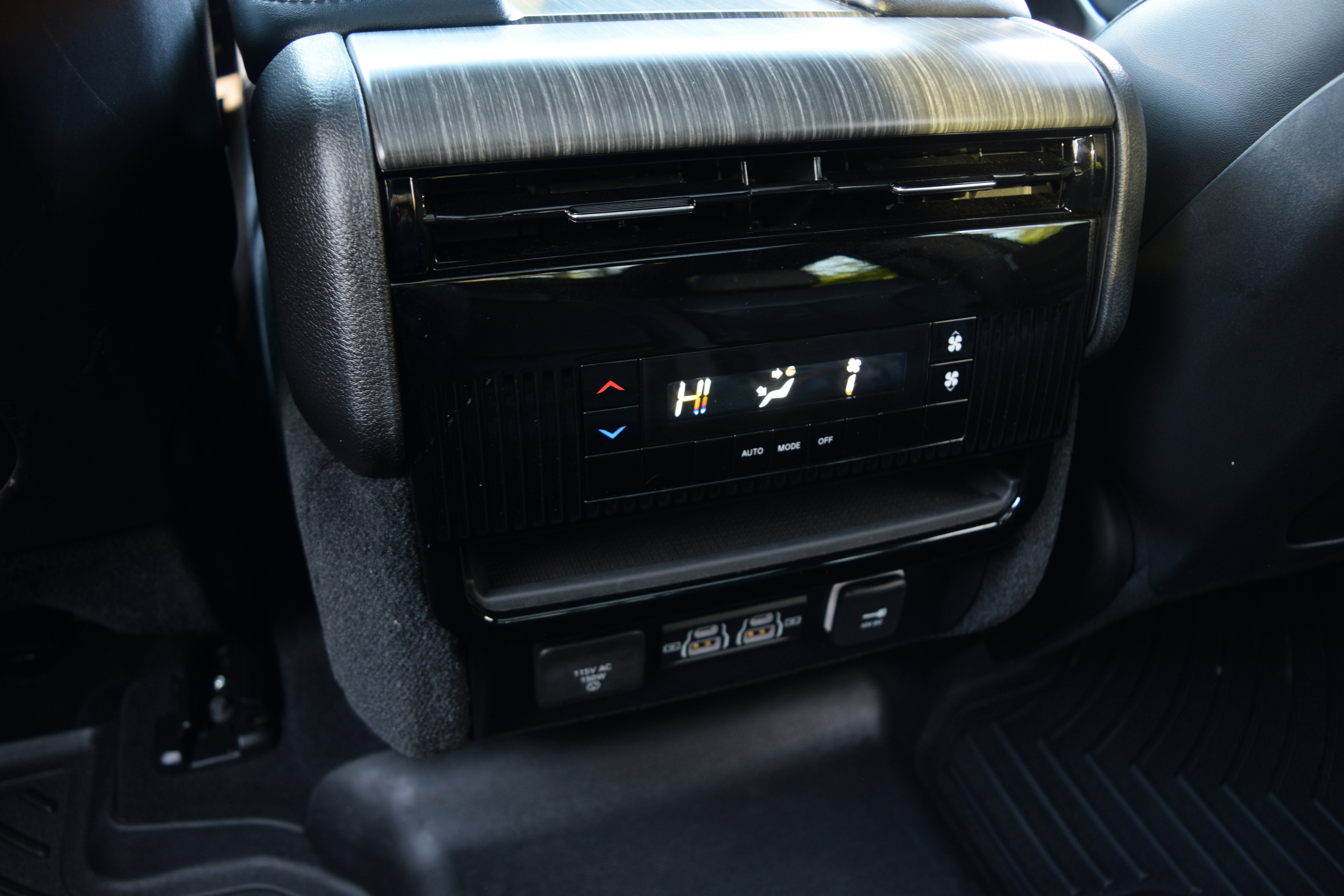 Used 2024 Jeep Wagoneer Series II w/ Premium Group I image 18