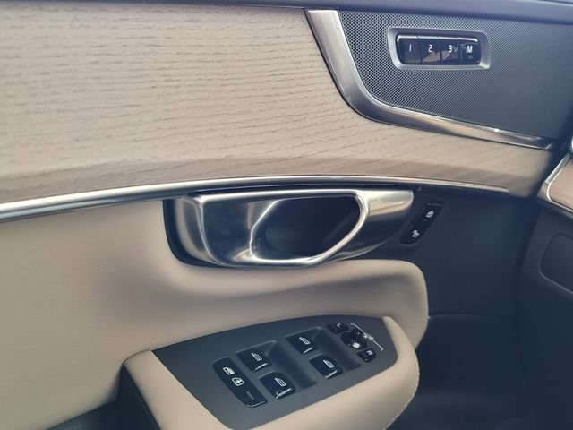 New 2026 Volvo XC90 B6 Plus w/ Protection Package Premier AWD/4WD image 21