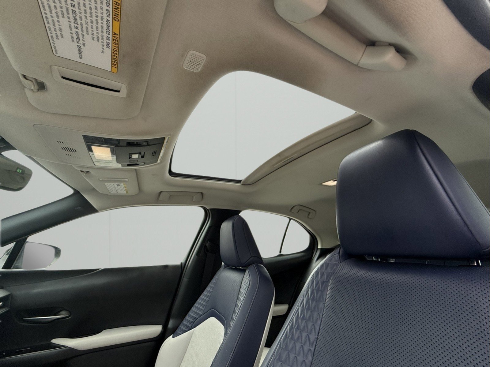 Used 2022 Lexus UX 250h w/ Premium Package image 14