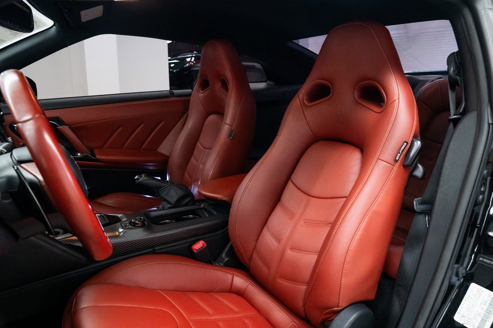 Used 2017 Nissan GT-R Premium w/ Premium Interior Package image 22