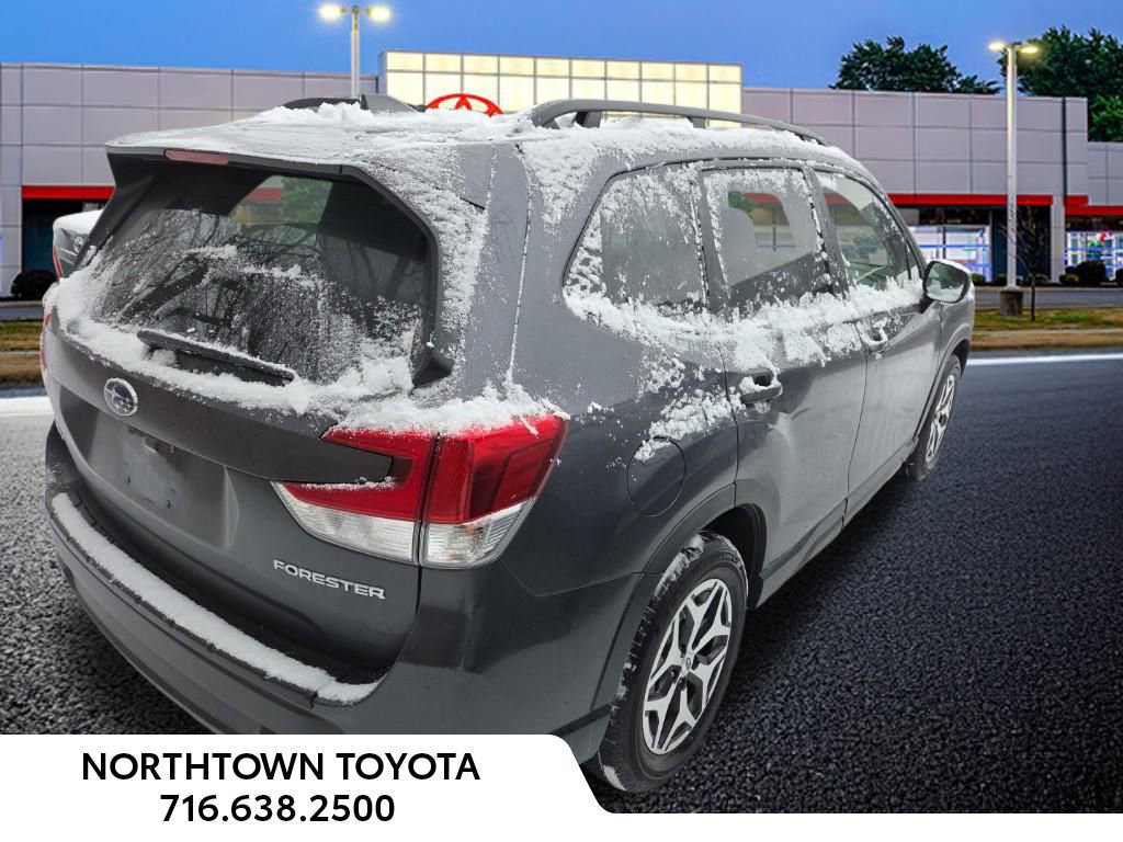 Used 2022 Subaru Forester Premium image 5