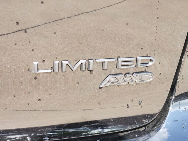 New 2026 Chrysler Pacifica Limited w/ S Appearance Package AWD/4WD image 8