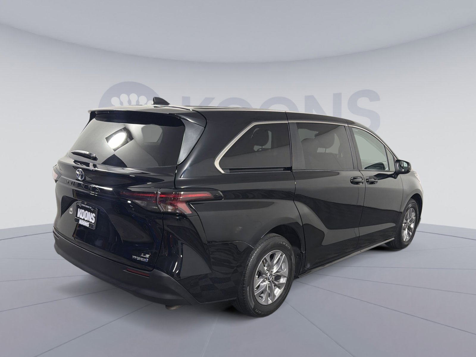 Used 2024 Toyota Sienna LE image 7