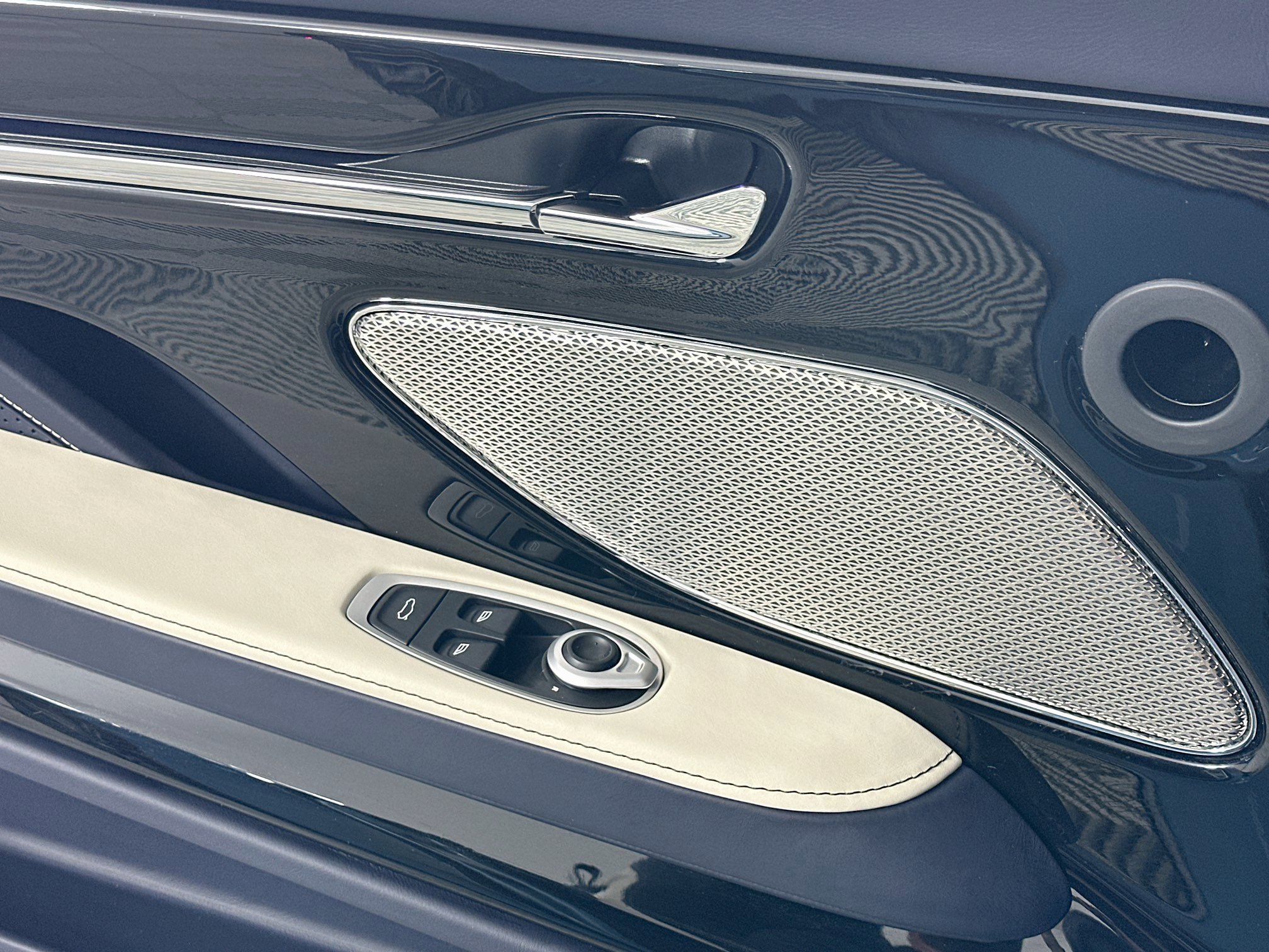 Used 2026 Aston Martin DB12 Convertible RWD image 21