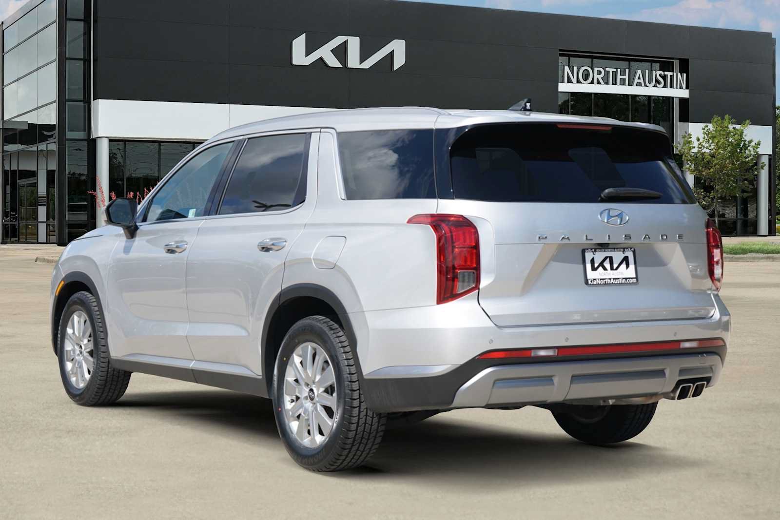 Used 2025 Hyundai Palisade SEL FWD image 4