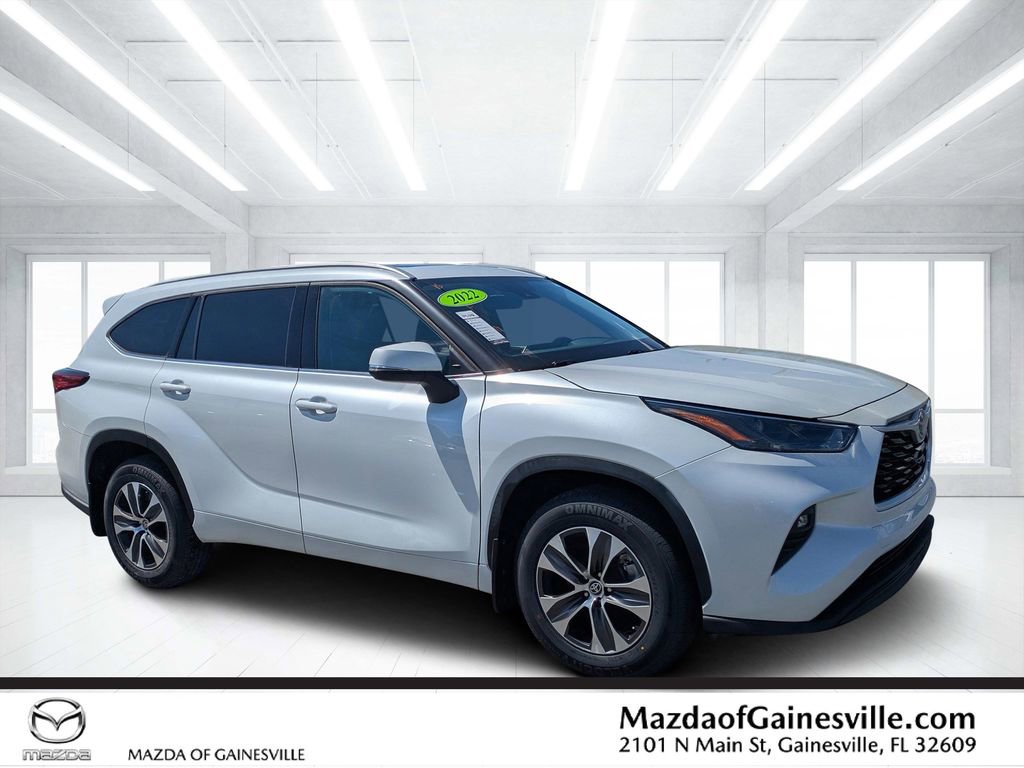 Used 2022 Toyota Highlander XLE image 1