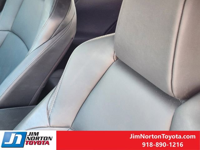 Used 2022 Toyota Venza XLE image 17