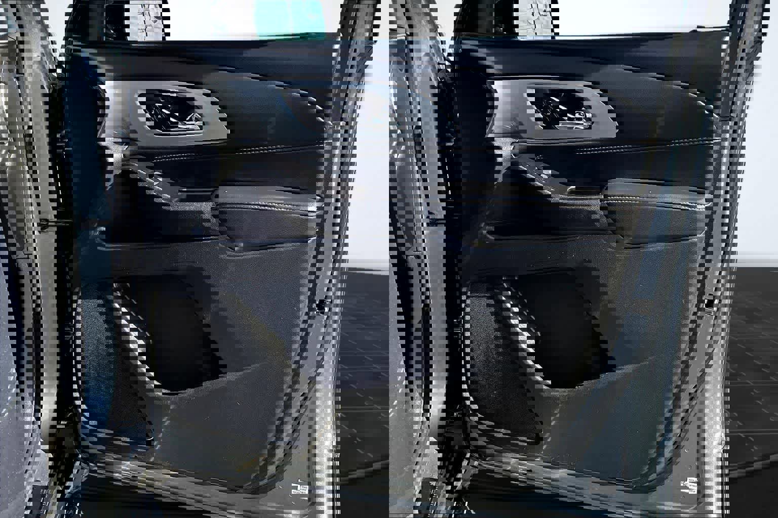 Used 2020 Chevrolet Traverse LS w/ LPO, Blackout Package AWD/4WD image 29