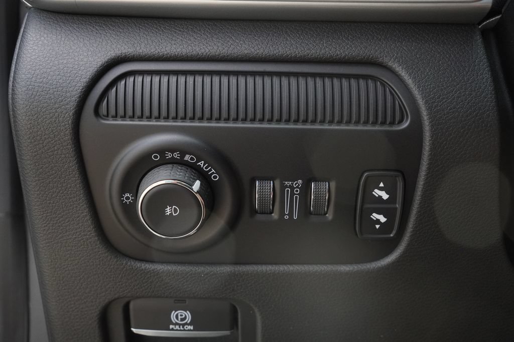 Certified 2022 Jeep Wagoneer Series II RWD image 18