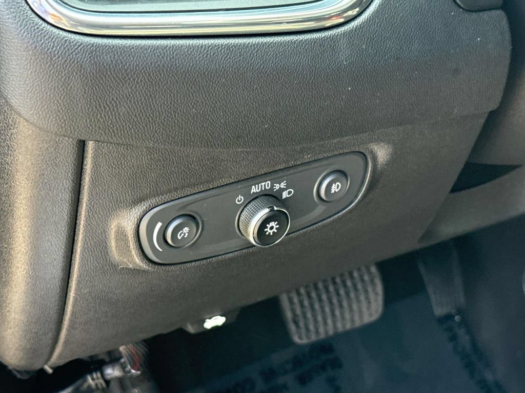 Used 2023 Chevrolet Equinox Premier FWD image 26