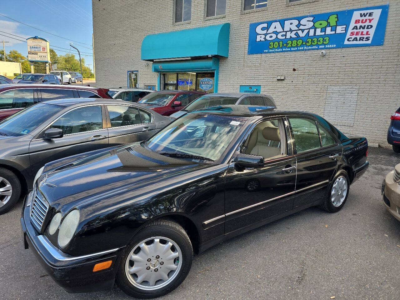 Used 1999 Mercedes-Benz E 320 4MATIC Sedan image 4