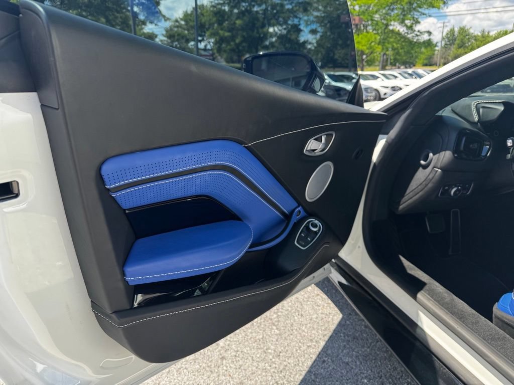 Used 2021 Aston Martin V8 Vantage Coupe RWD image 13
