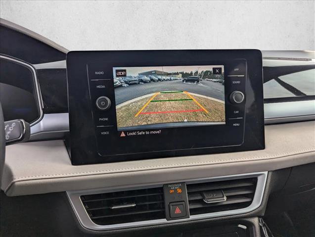 Certified 2025 Volkswagen Taos SE image 13