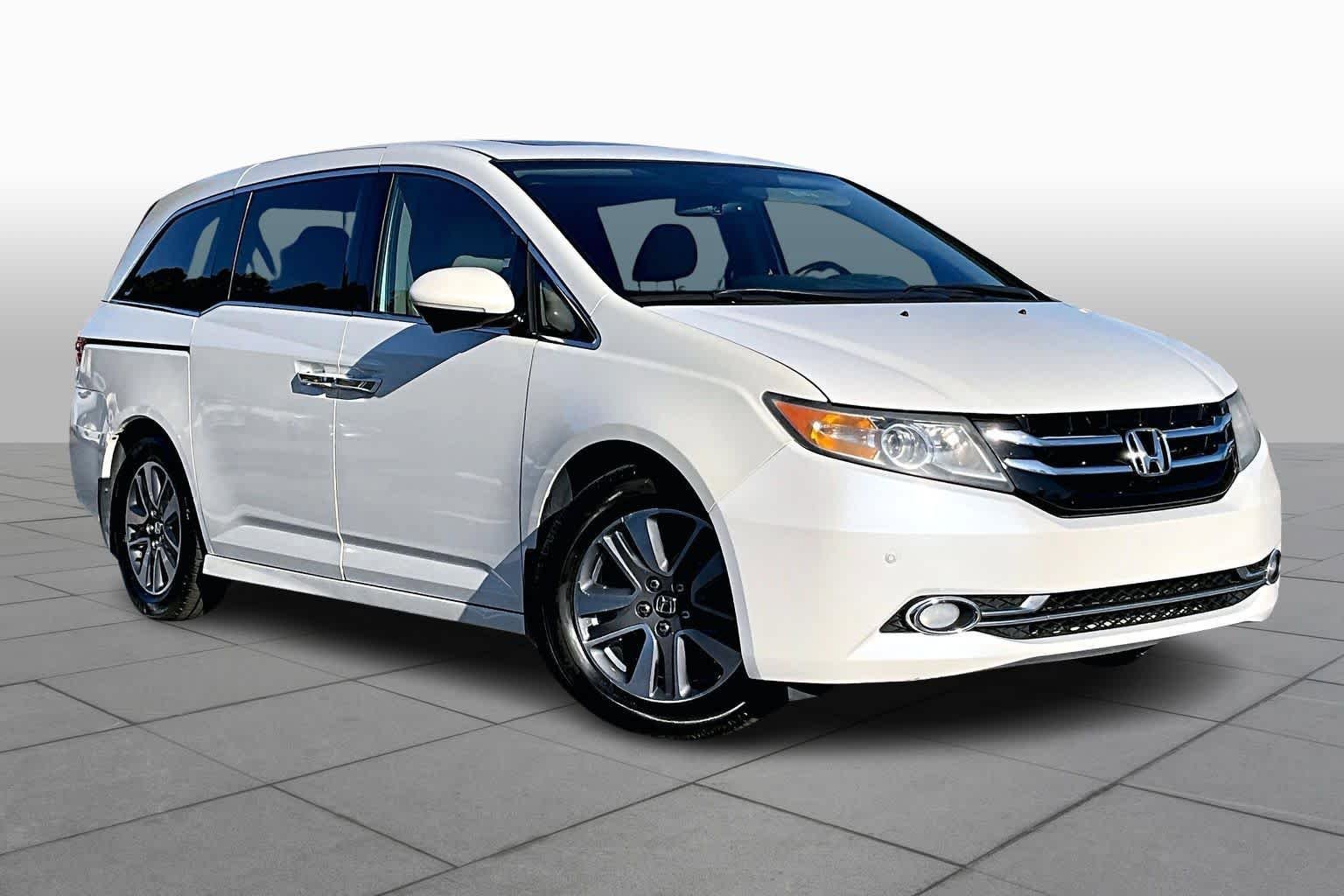 Used 2017 Honda Odyssey Touring image 3