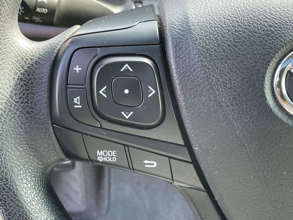 Used 2016 Toyota Camry LE image 19