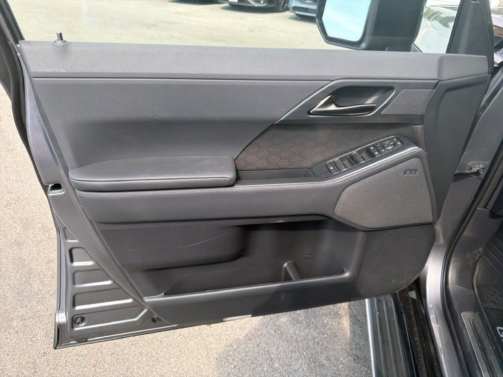 Used 2026 Lexus GX 550 w/ Accessory Package (2T) AWD/4WD image 11