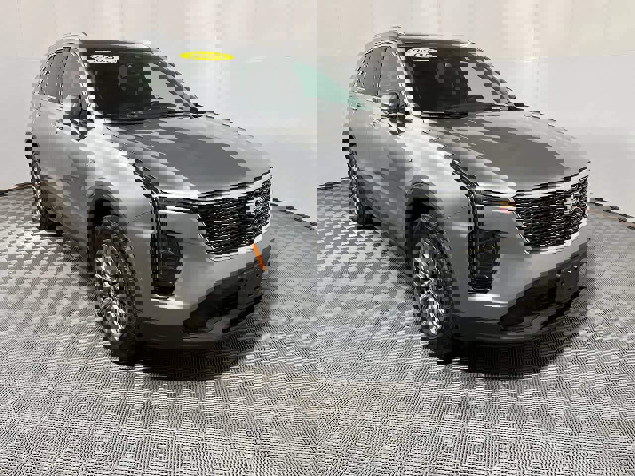 Used 2025 Cadillac XT4 Premium Luxury image 2