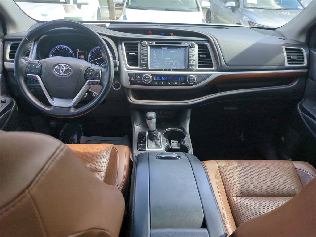 Used 2017 Toyota Highlander Limited image 16