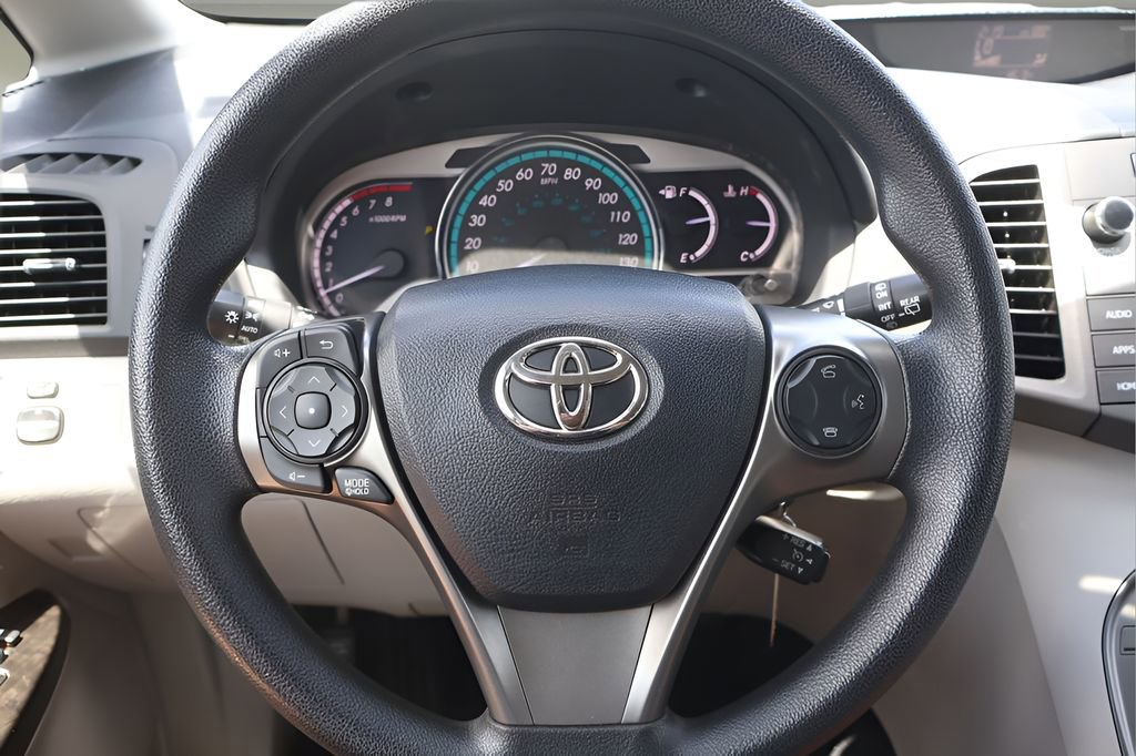 Used 2015 Toyota Venza LE AWD/4WD image 19