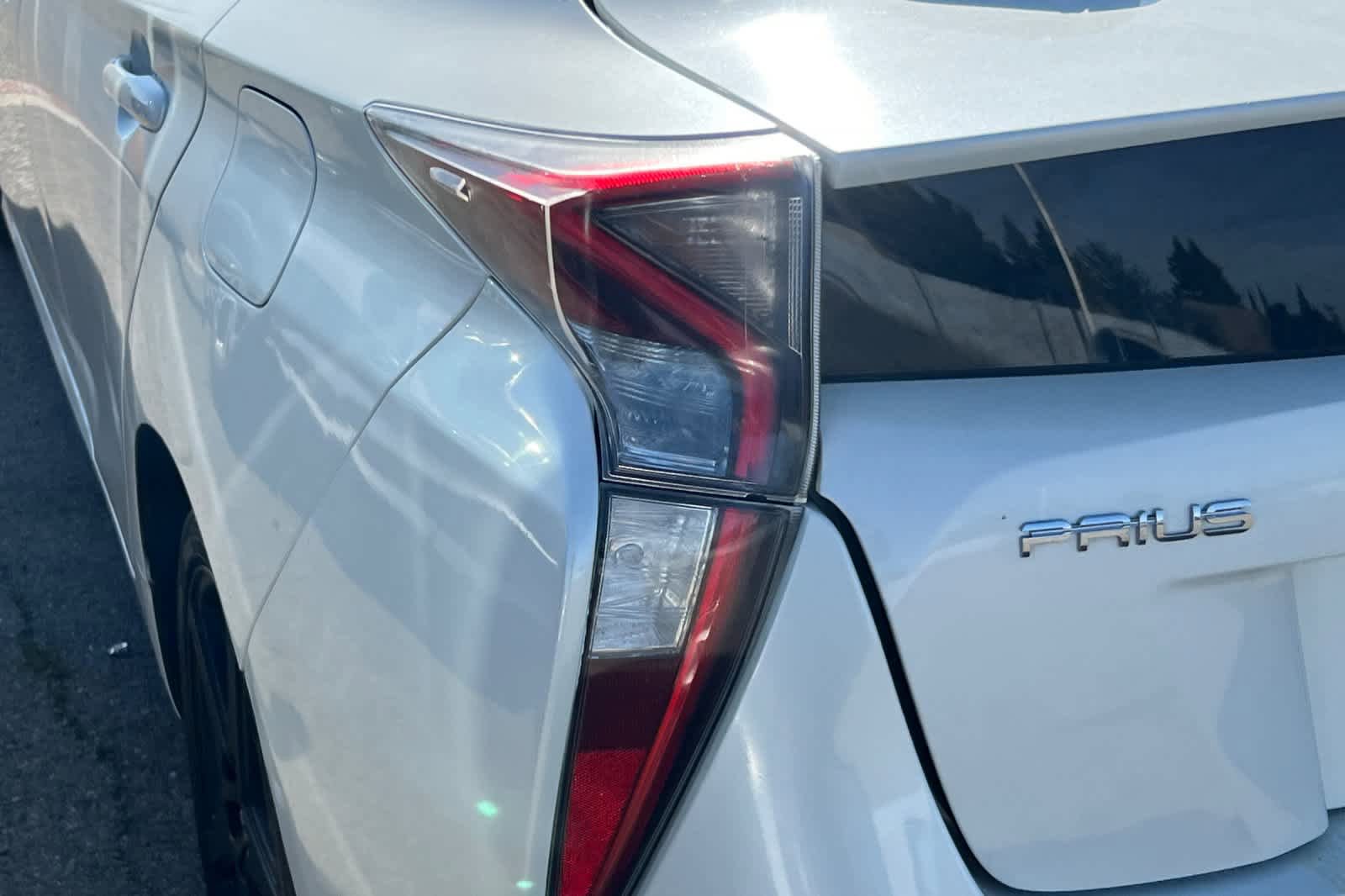 Used 2016 Toyota Prius Four Touring FWD image 20