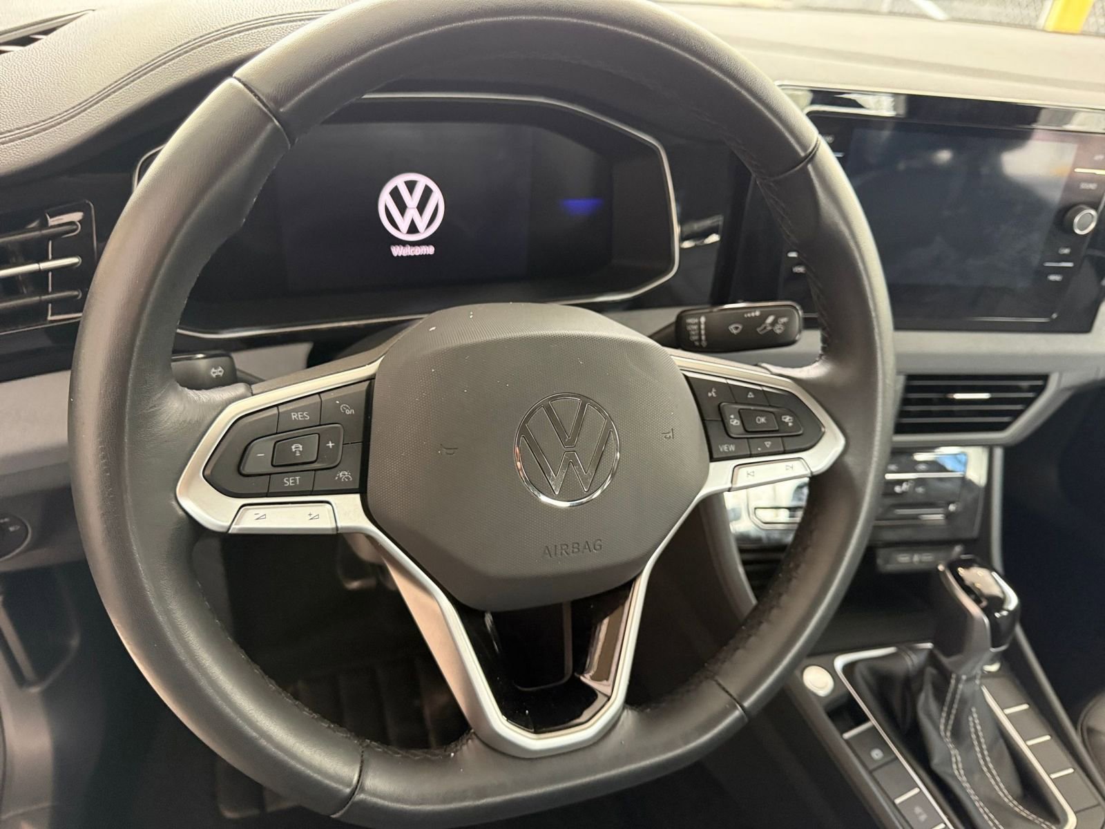 Used 2025 Volkswagen Jetta SE image 28