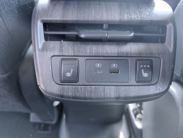 Used 2023 Nissan Ariya AWD image 29