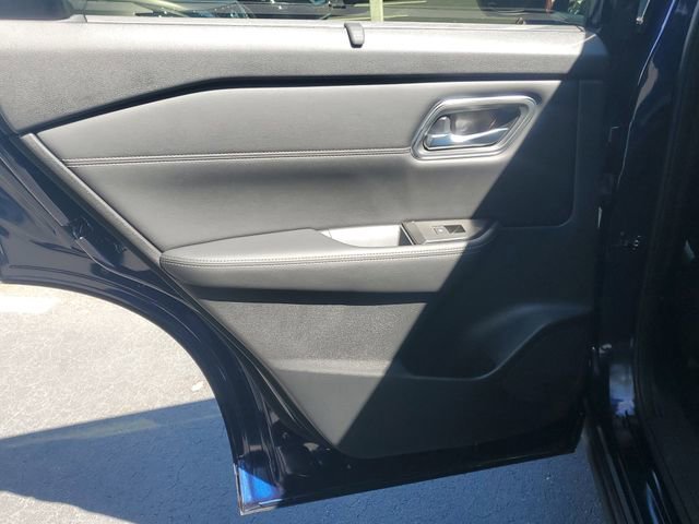 Certified 2025 Nissan Rogue Platinum w/ Tech Package image 9