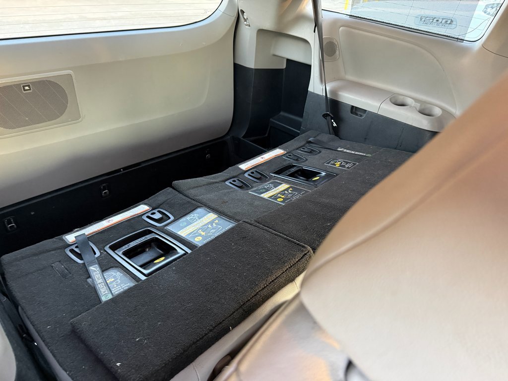 Used 2015 Toyota Sienna Limited Premium image 7