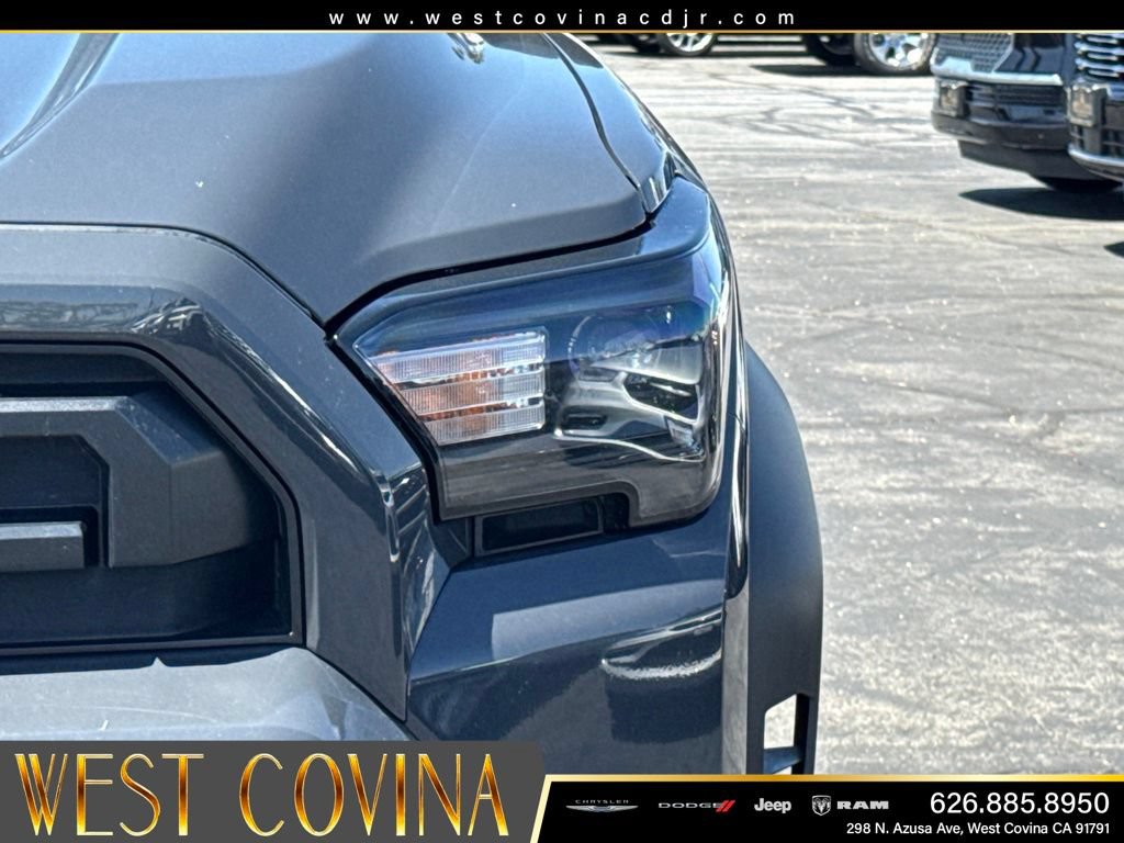 Used 2025 Toyota 4Runner SR5 AWD/4WD image 13