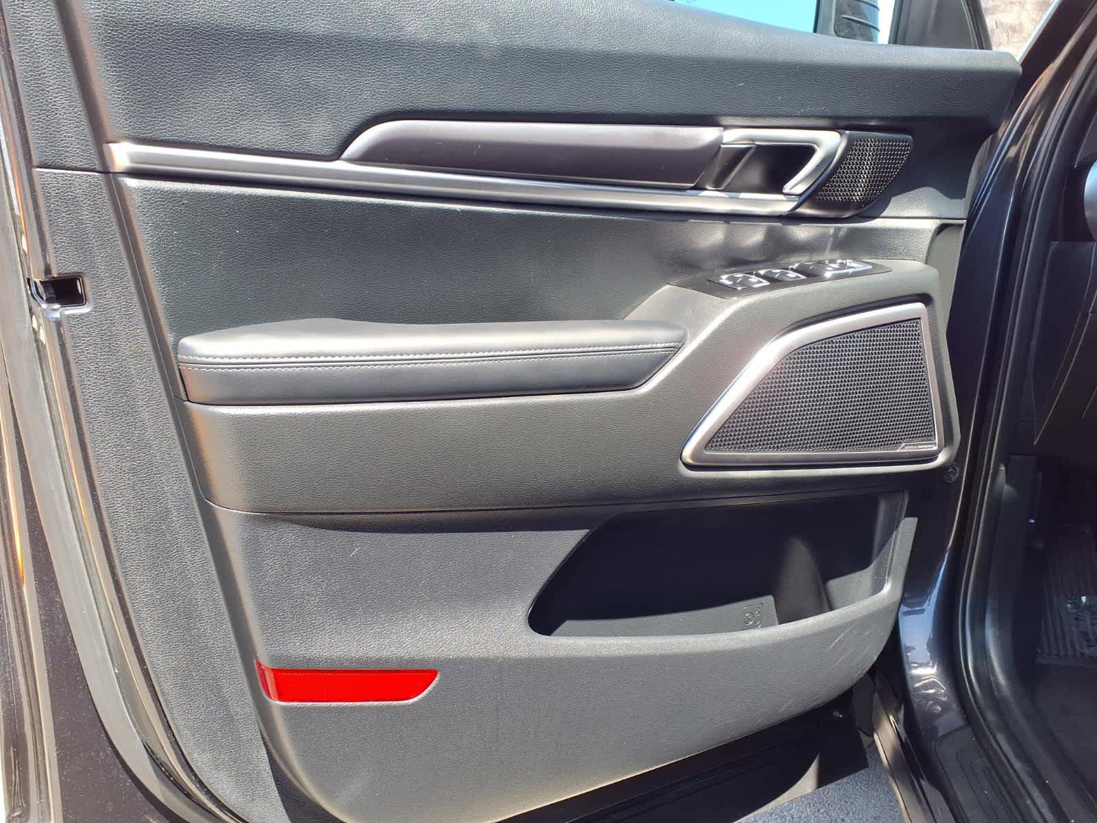 Used 2025 Kia Telluride S FWD image 16