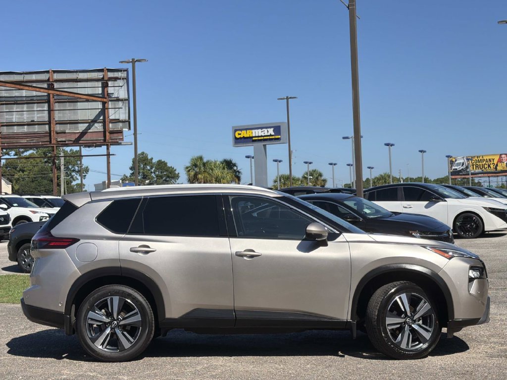 Used 2024 Nissan Rogue SL w/ SL Premium Package FWD image 3