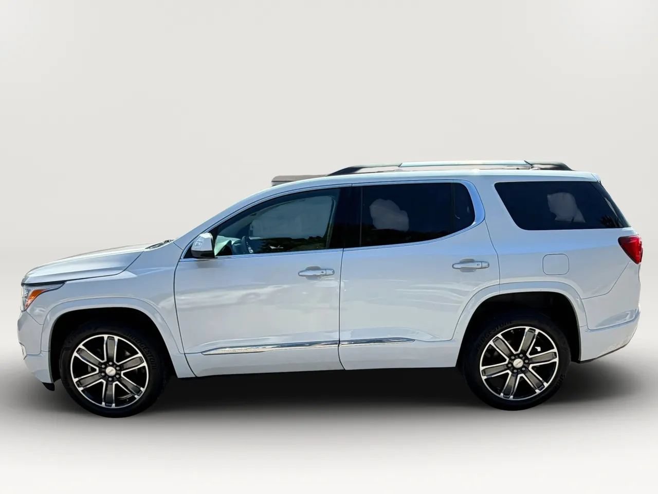 Used 2017 GMC Acadia Denali w/ Technology Package AWD/4WD image 6