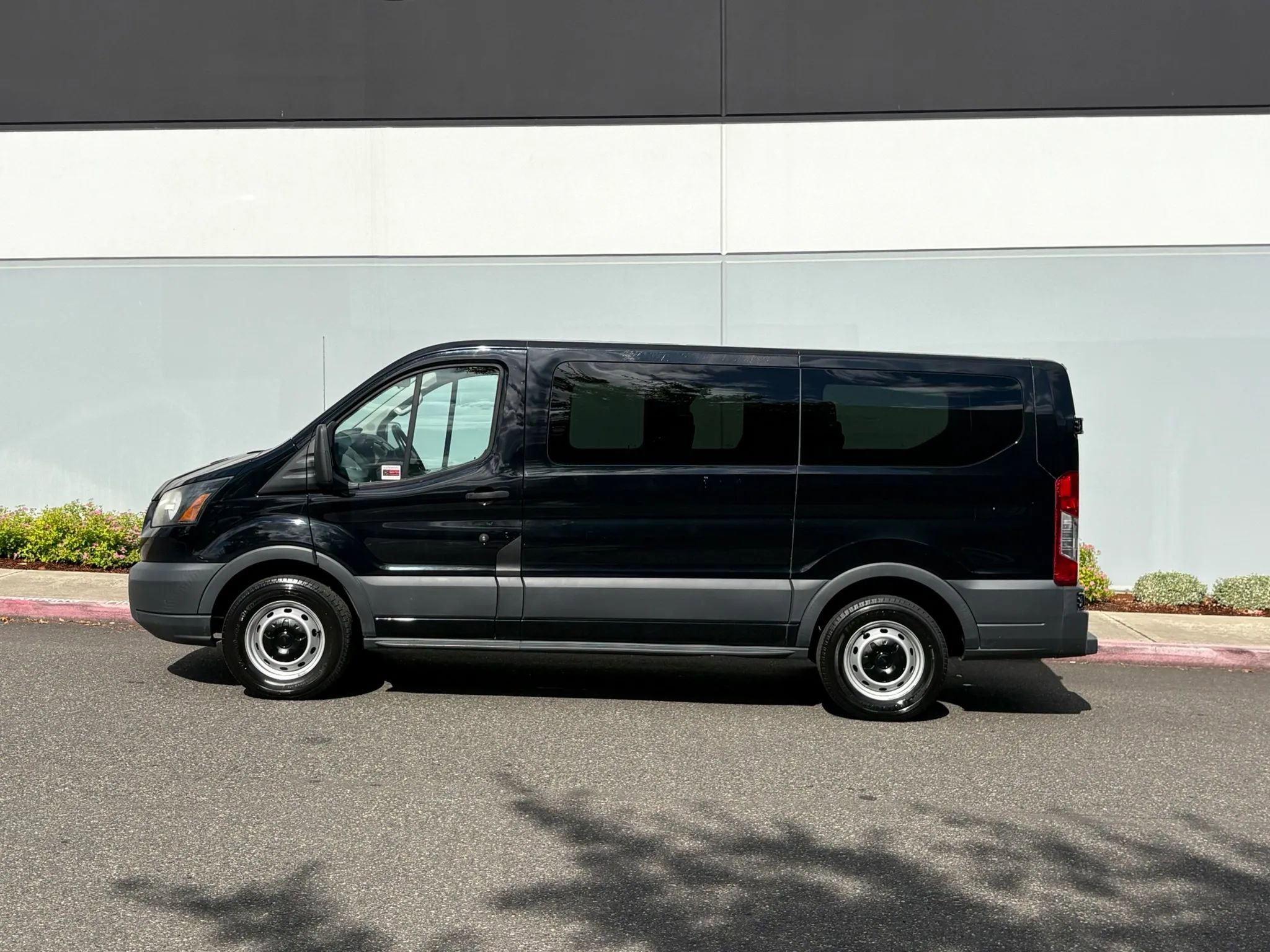 Used 2017 Ford Transit 150 XL RWD image 3