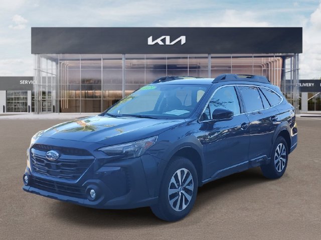 Used 2025 Subaru Outback Premium AWD/4WD image 3