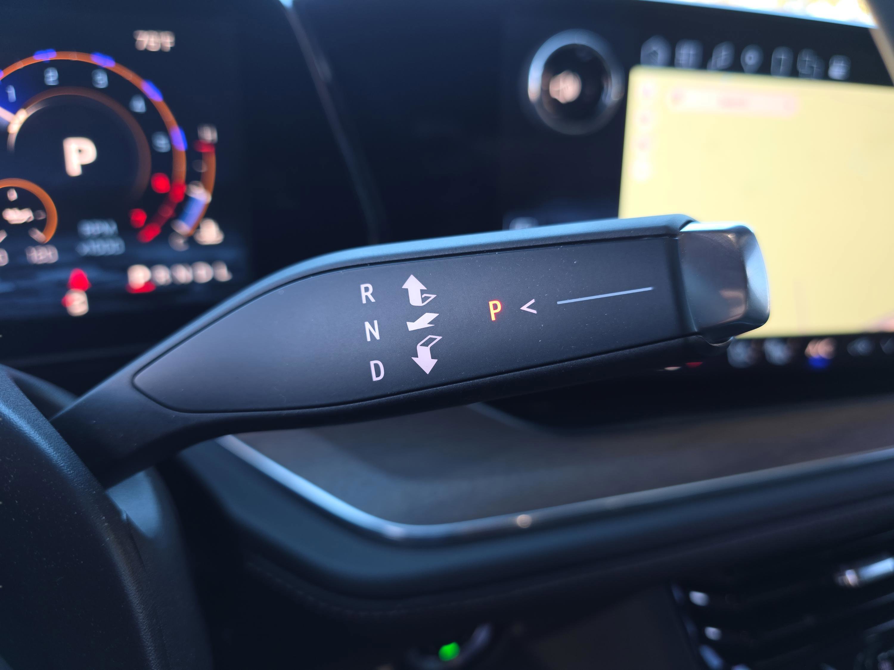 Used 2025 Chevrolet Suburban High Country image 25