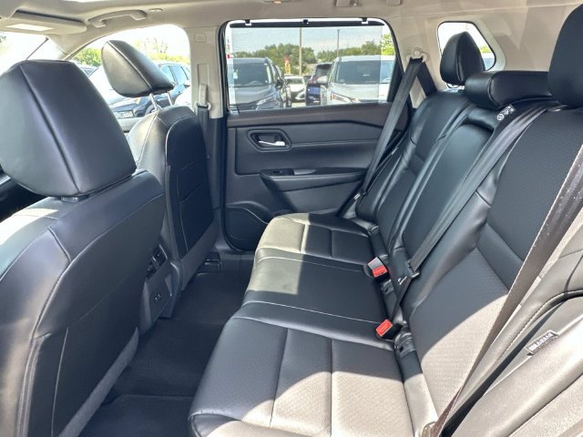 Used 2023 Nissan Rogue SV w/ SV Premium B Package AWD/4WD image 15