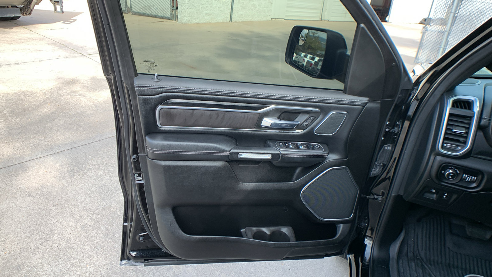 Used 2023 RAM 1500 Laramie AWD/4WD image 12