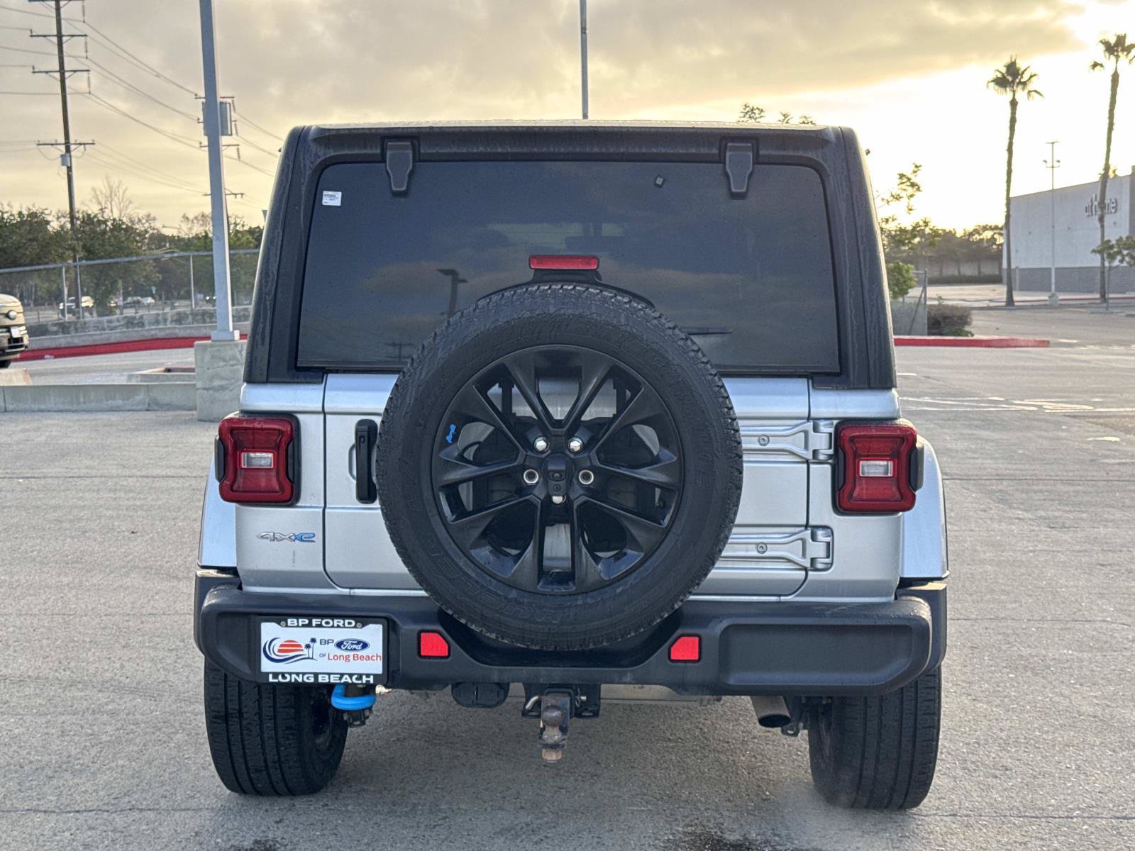Used 2023 Jeep Wrangler Unlimited Sahara w/ Cold Weather Group AWD/4WD image 4