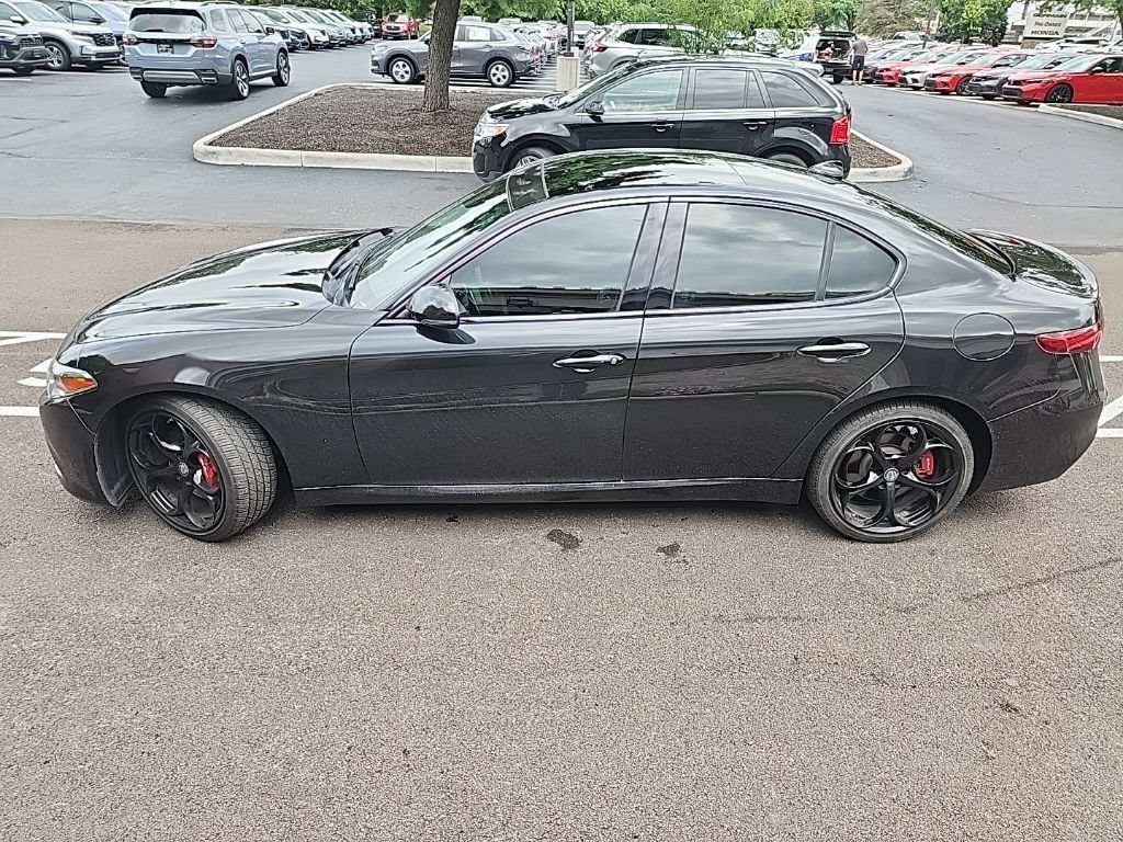 Used 2017 Alfa Romeo Giulia Ti w/ TI 19" Sport Package AWD/4WD image 7