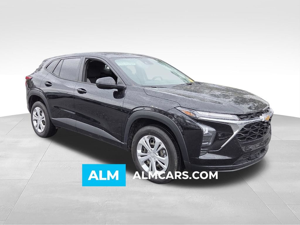 Used 2024 Chevrolet Trax LS FWD image 1
