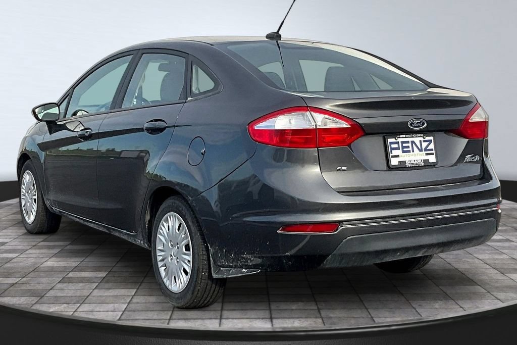 Used 2015 Ford Fiesta SE w/ Comfort Package FWD image 4