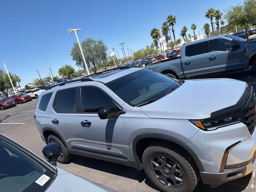 Certified 2025 Honda Pilot TrailSport image 4