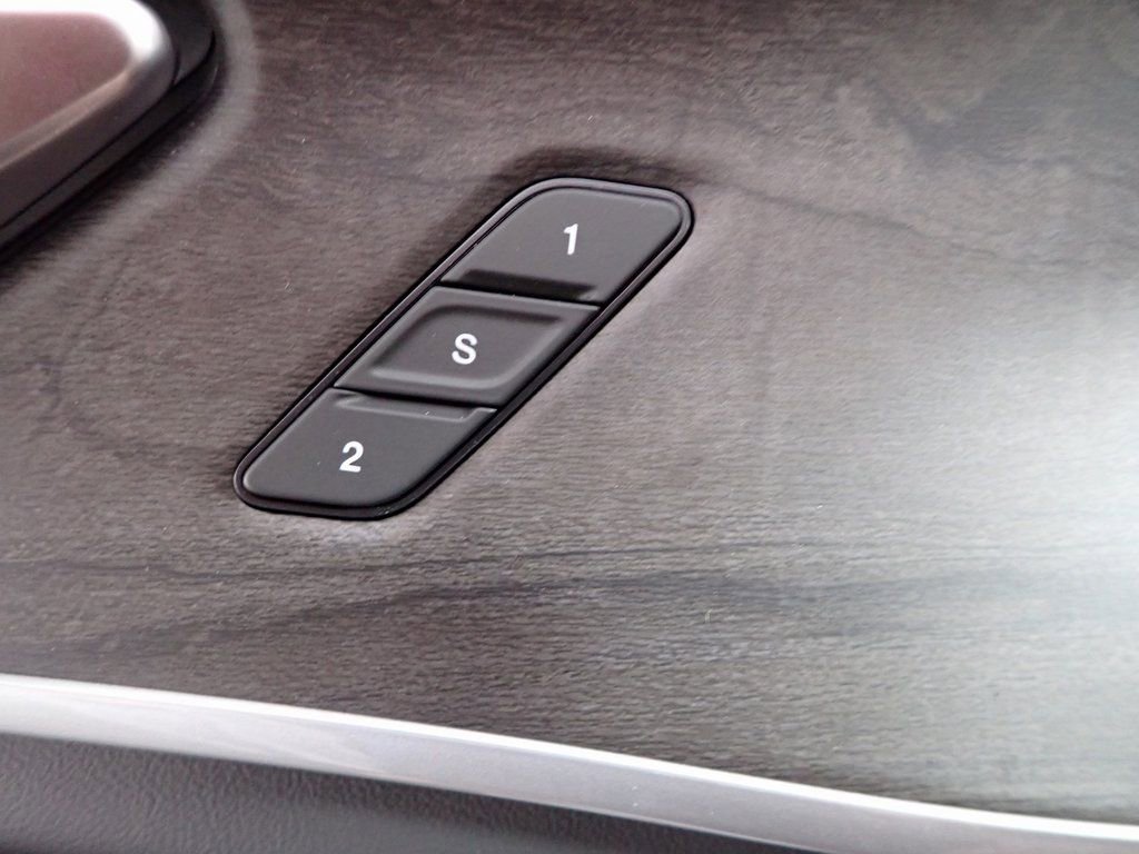 New 2025 Jeep Grand Cherokee Limited w/ Black Appearance Package image 2