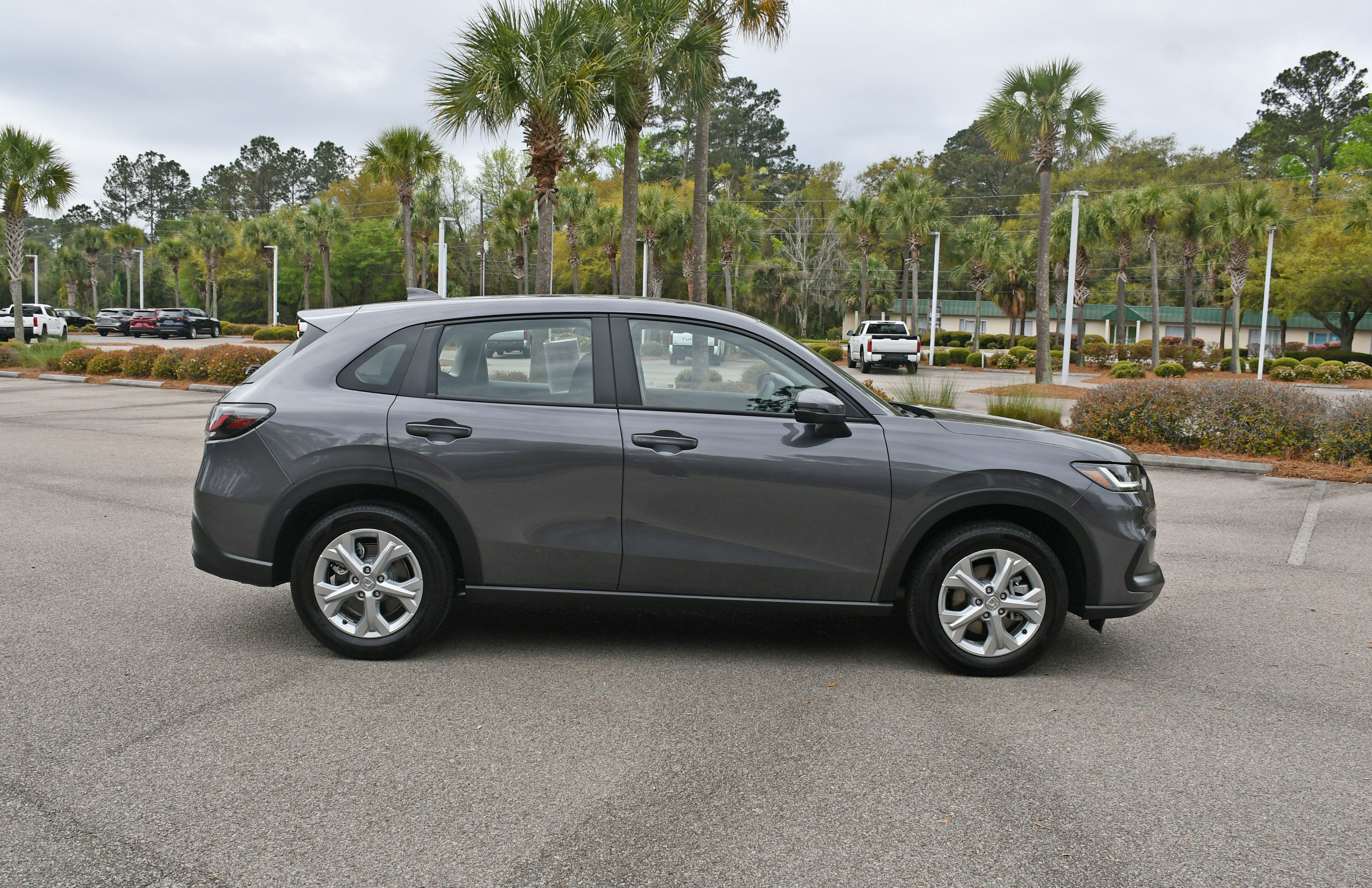 Used 2025 Honda HR-V LX image 2